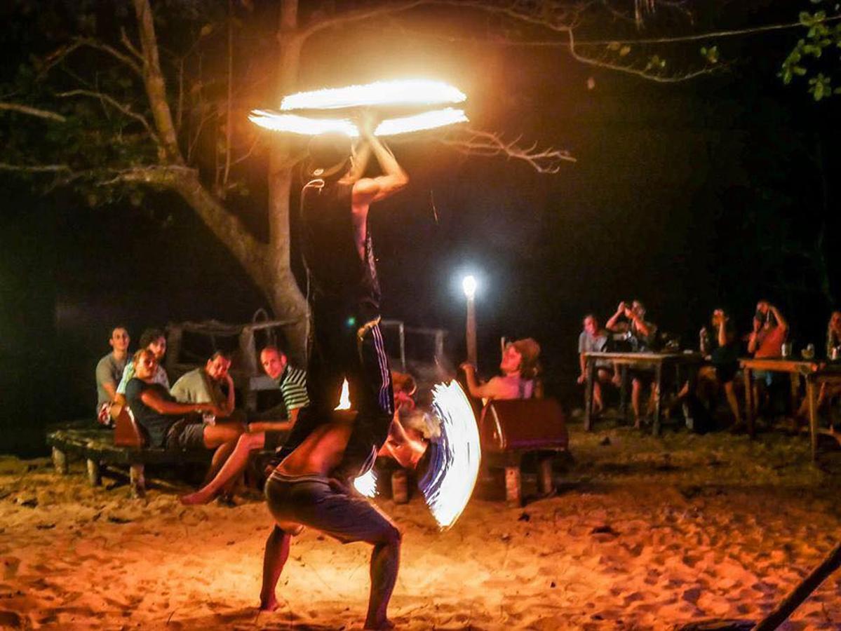 Yellow Moon M23 Koh Rong Sanloem Bagian luar foto