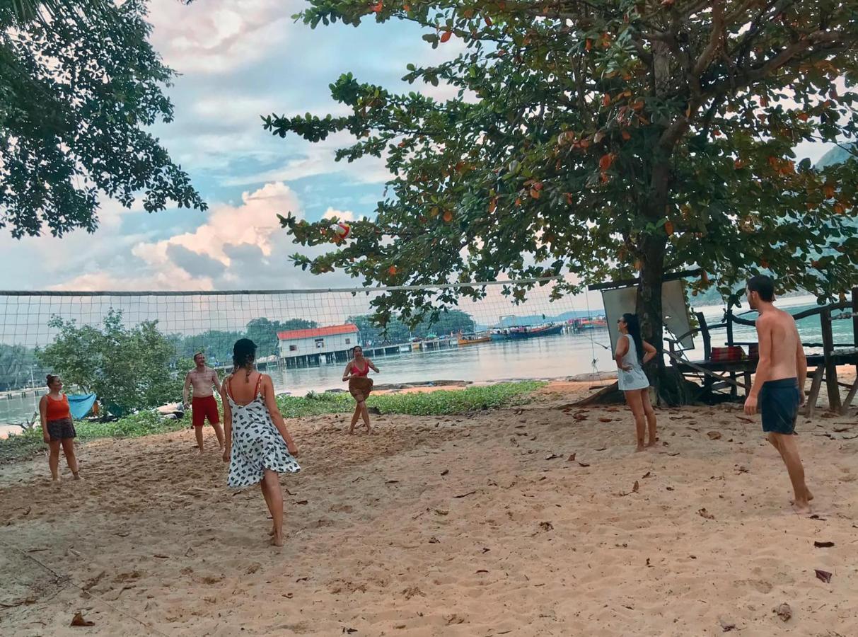 Yellow Moon M23 Koh Rong Sanloem Bagian luar foto